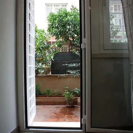Central Cornelia Apartman *